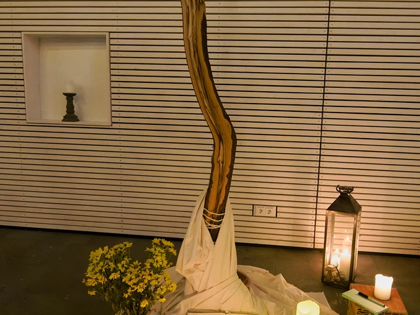 Kreuz in der Kirche am See