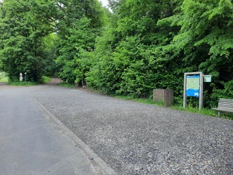 Wanderparkplatz unweit des Afholderbacher Weihers