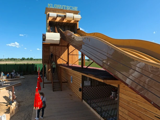 Karls Erlebnisdorf Loxstedt IMG_20250515_103101_280 (c) Helmut Gross_Erlebnis Bremerhaven_WEB.jpg Klorutsche in Karls Erlebnisdorf bei Bremerhaven