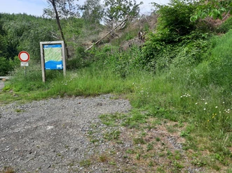 Oberhalb vom Hotel befindet sich der Parkplatz