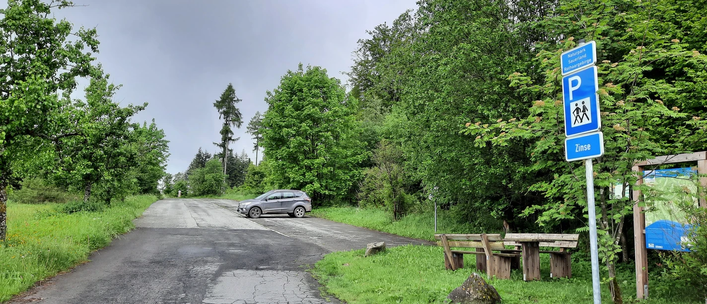 Ausreichend Parkplätze sind in Zinse vorhanden