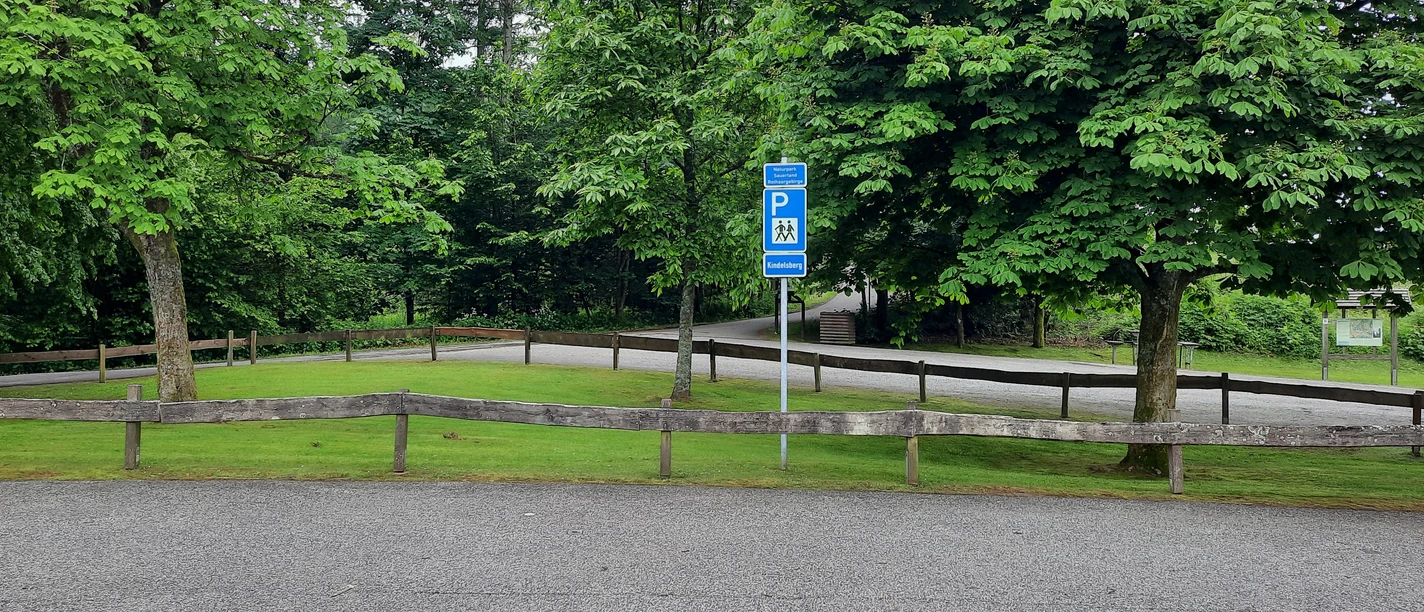 Parkplatz unweit der Kreuztaler Wahrzeichens