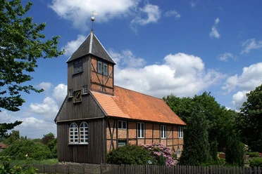 csm_St_Anna_Kirche_in_Niendorf_Aussenansicht_de61406824.jpg