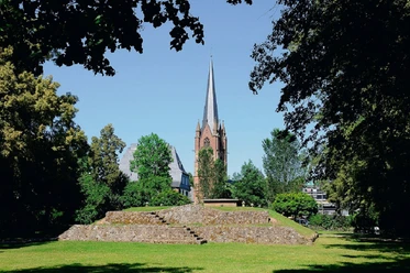 Liebfrauenkirche -Burgberg - Ruinen der Burg.jpg