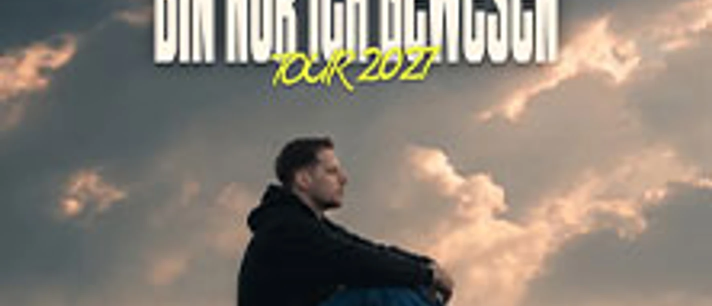 Tourplakat zu Zate mit sitzendem Mann vor dramatischem Himmel