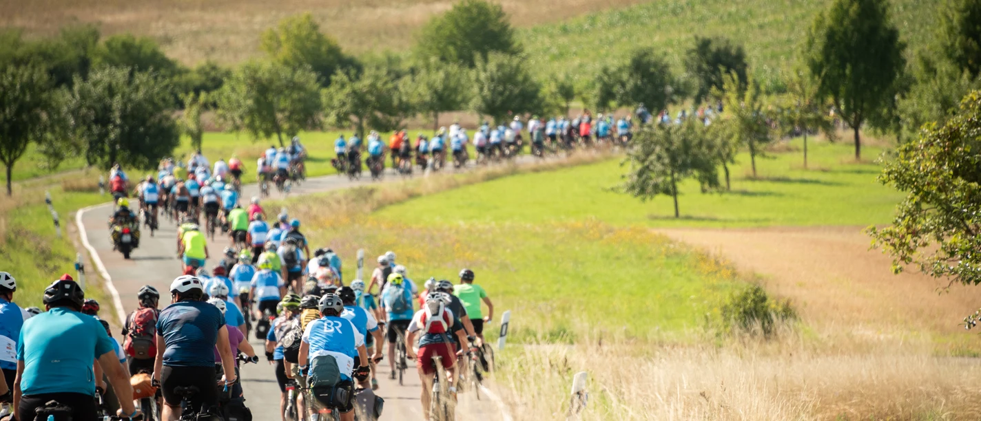 Titel: BR-Radltour 2025 Untertitel: 5. Etappe: Von Ochsenfurt nach Herrieden Titel: BR-Radltour 2025 Untertitel: 5. Etappe: Von Ochsenfurt nach Herrieden