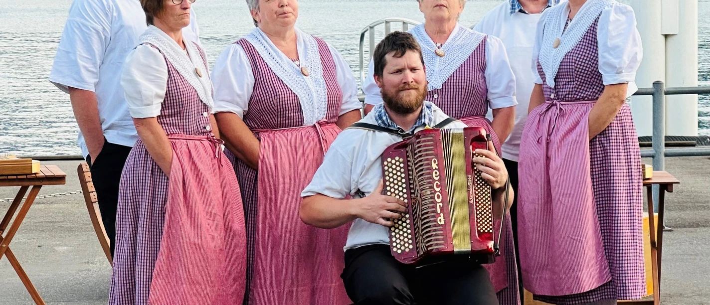 Folkloreshow Lied5 2023 quer ss