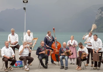 2022 07 25 Auftritt Jodlerclub Brunnen 14
