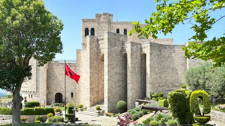 Kruje-Albanien.jpg Festung von Kruja in Albanien