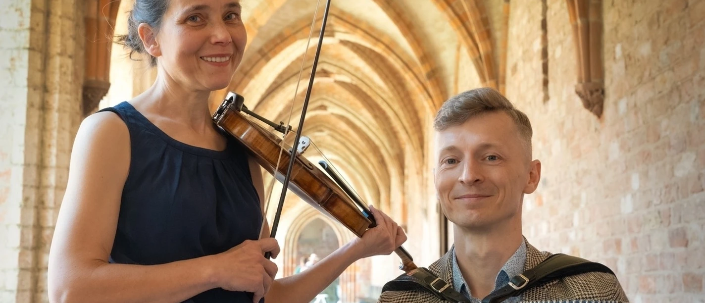 Conexus: Tabea Höfer, Violine & Marek Stavinak, Akkordeon