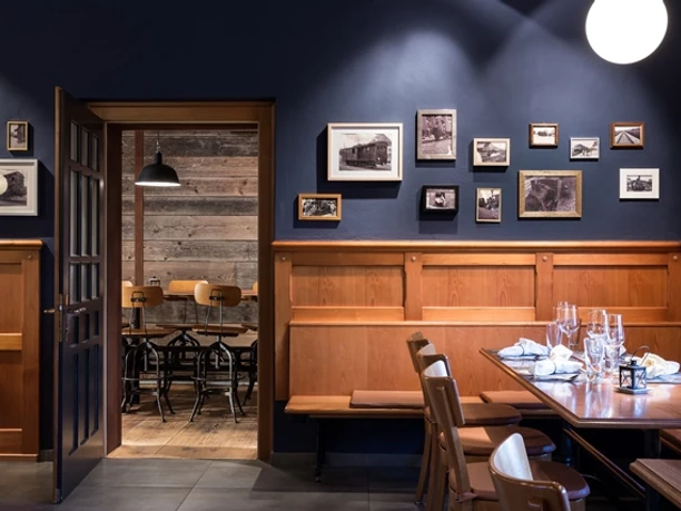 Restaurant_Bahnhöfli_Sursee_Durchgang_Gaststube.jpg