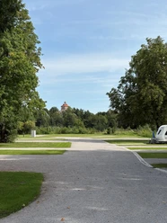 Heimatcamping Lemgo Schlosswiese.jpg Blick auf die Schlosswiese vom Heimatcamping Lemgo