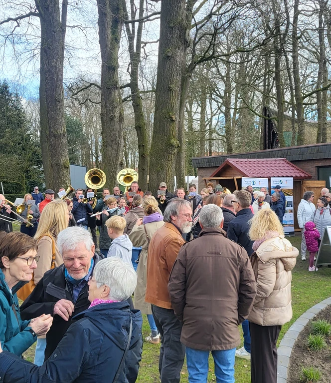 Zum Erlebnistag in Werpeloh sind zahlreiche Besucher erschienen..jpg