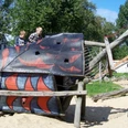 37 Kattowitzer Str.309272_WEB.jpg Kletter-Dino auf dem Spielplatz Kattowitzer Straße in Bremerhaven