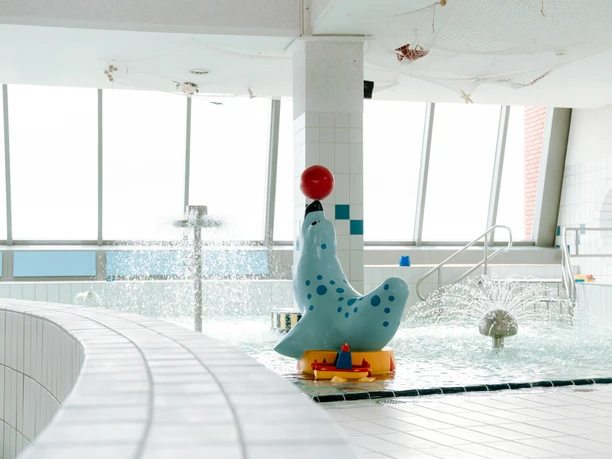 Schwimmbad Meerwasser-Erlebnisbad auf Juist.jpg Schwimmbad Meerwasser-Erlebnisbad auf Juist