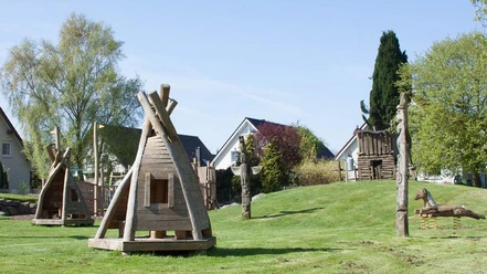 IMG_2774_WEB.jpg Tipis auf dem Wild-West-Spielplatz Krummenacker in Bremerhaven-Wulsdorf