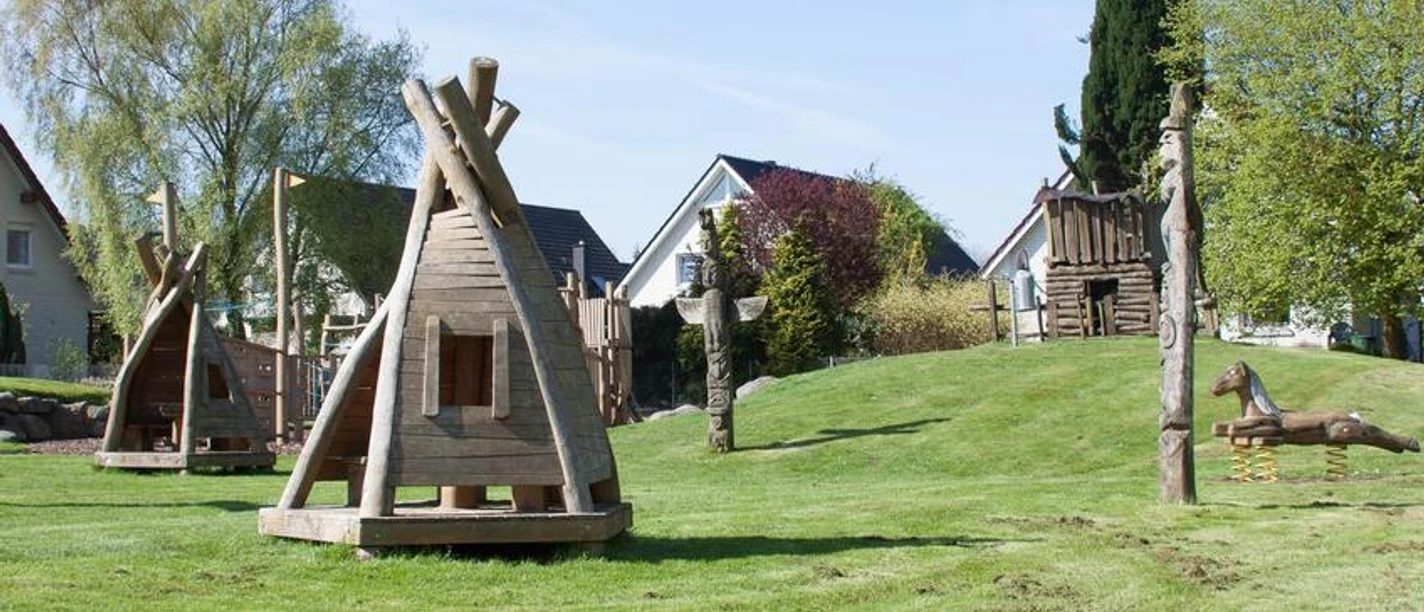 IMG_2774_WEB.jpg Tipis auf dem Wild-West-Spielplatz Krummenacker in Bremerhaven-Wulsdorf