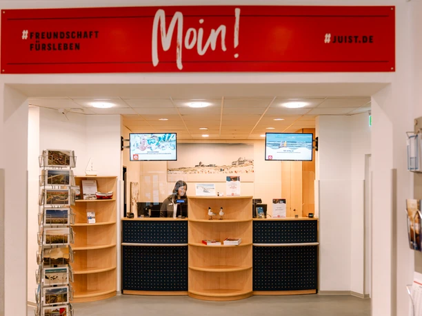 Tourist Information im Rathaus auf Juist.jpg Tourist Information im Rathaus auf Juist