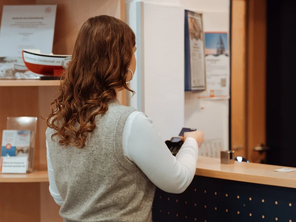 Tourist Information am Hafen auf Juist.jpg Tourist Information am Hafen auf Juist