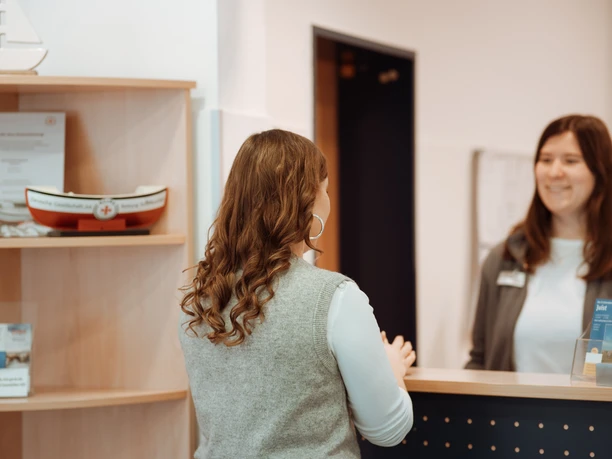 Tourist Information am Hafen auf Juist.jpg Tourist Information am Hafen auf Juist