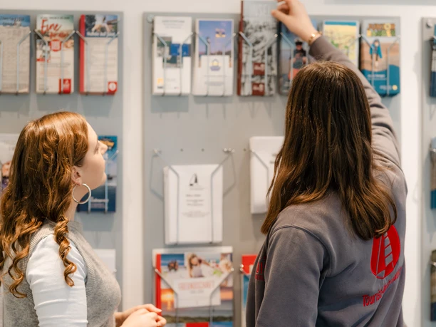 Tourist Information am Hafen auf Juist.jpg Tourist Information am Hafen auf Juist