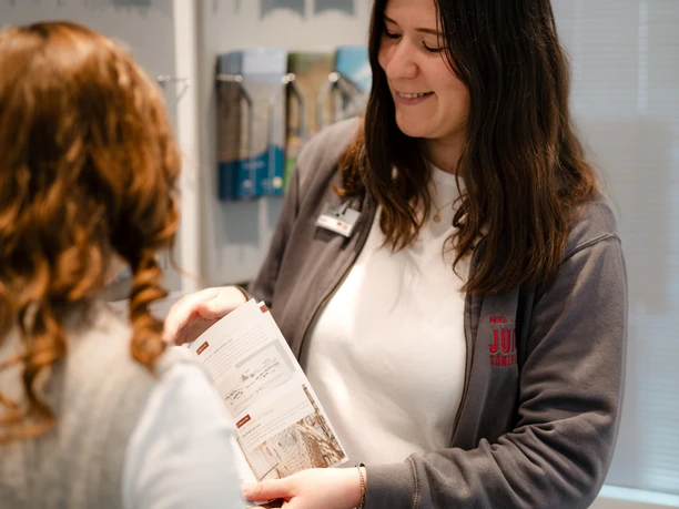 Tourist Information am Hafen auf Juist.jpg Tourist Information am Hafen auf Juist