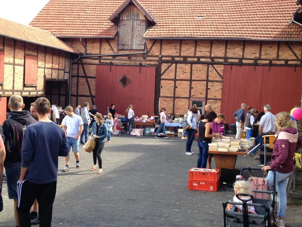 Bad Arolsen-Landau-Bergstadtflohmarkt 2025-01.jpg