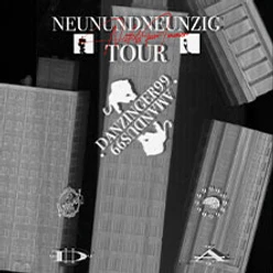 Grafisches Tourmotiv mit schräg angeordneten Blöcken und weißer Schrift NEUNUNDNEUNZIG