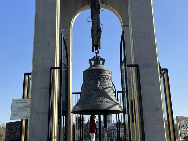 Glockenpalast Gifhorn Einheitsdenkmal Europäische Freiheitsglocke.jpeg