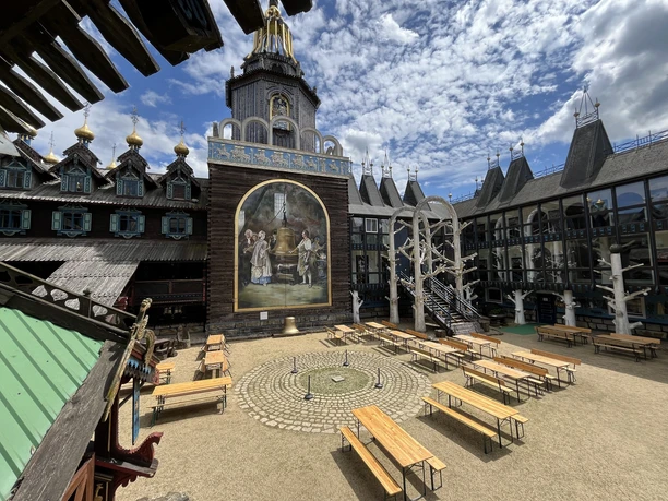 Glockenpalast Gifhorn InnenhofInnenhof.JPG