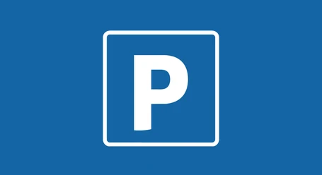Parken Icon Ein weißes P für Parken auf blauen Hintergrund.