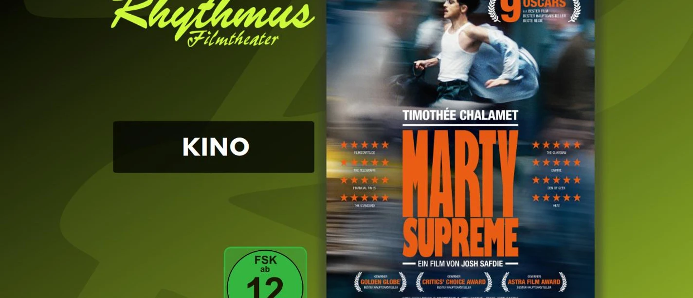 Filmplakat mit Timothée Chalamet im Lauf, Titel Marty Supreme in großen orangefarbenen Lettern