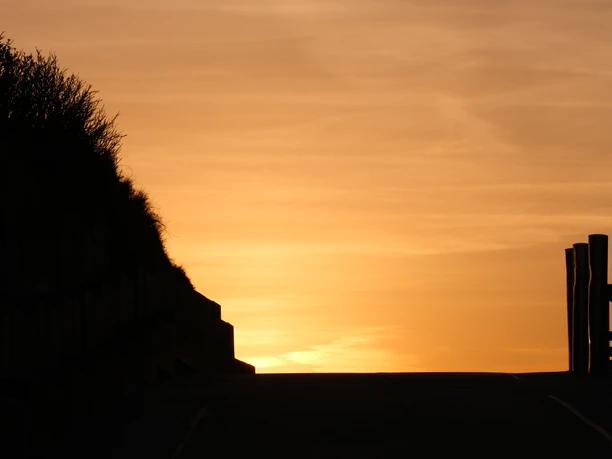 Strandübergang zu Sonnenuntergang