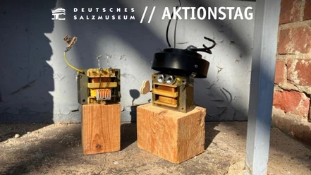 Aktionstag "Schrottbasteln" im Salzmuseum Zwei aus Schrottteilen gebastelte Figuren, die wie Roboter aussehen
