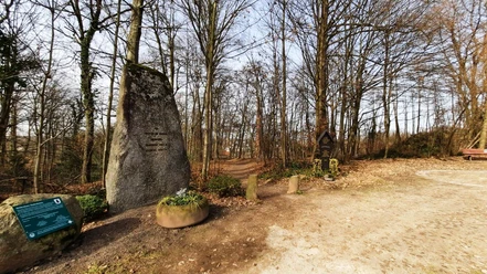 Heldenhain-Gedenkstein