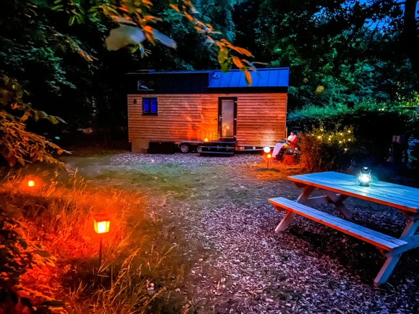 Foto Tinyhouse Dämmerung.jpg