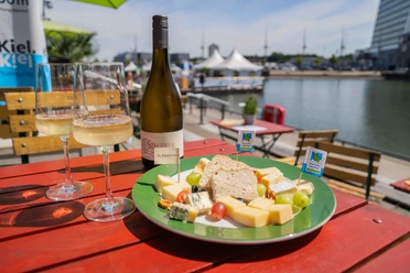 Käse trifft Wein 2025.jpg