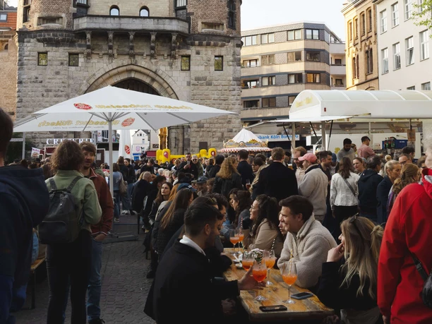 After-work market on the Chlodwigplatz People at the after-work market in front of the historic city gate at Chlodwigplatz in Cologne