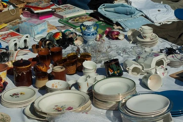 Flohmarkt draußen-Pixabay-jackmac34.jpg