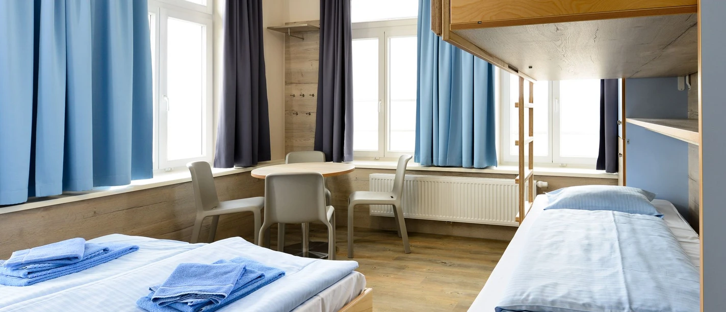 Modernes Mehrbettzimmer im Haus Klaarstrand