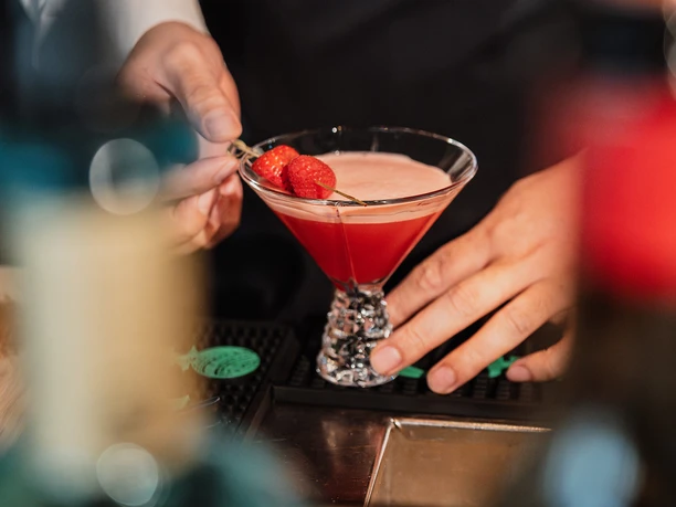 Restaurant & Skybar oben - Cocktail Bartender serving strawberry cocktail at the bar