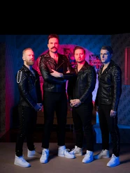 ROYAL REPUBLIC_LoveCop_Pressebild_© Jonatan Rennemark Paraply (2).jpg