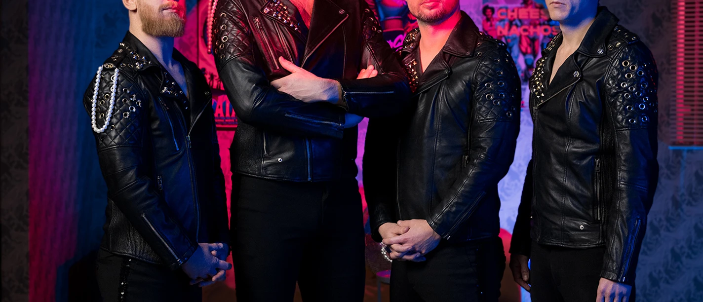 ROYAL REPUBLIC_LoveCop_Pressebild_© Jonatan Rennemark Paraply (2).jpg