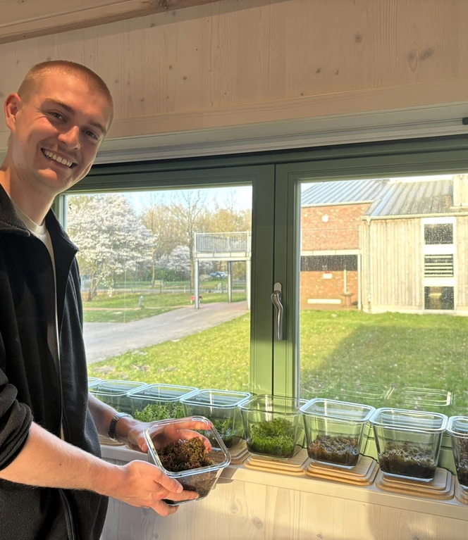 Ben Flint von der ÖGE im Forscherbauwagen ©Emsland Tourismus GmbH.JPEG