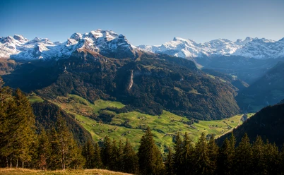 Aussicht von der Gummenalp auf die Bergwelt.
