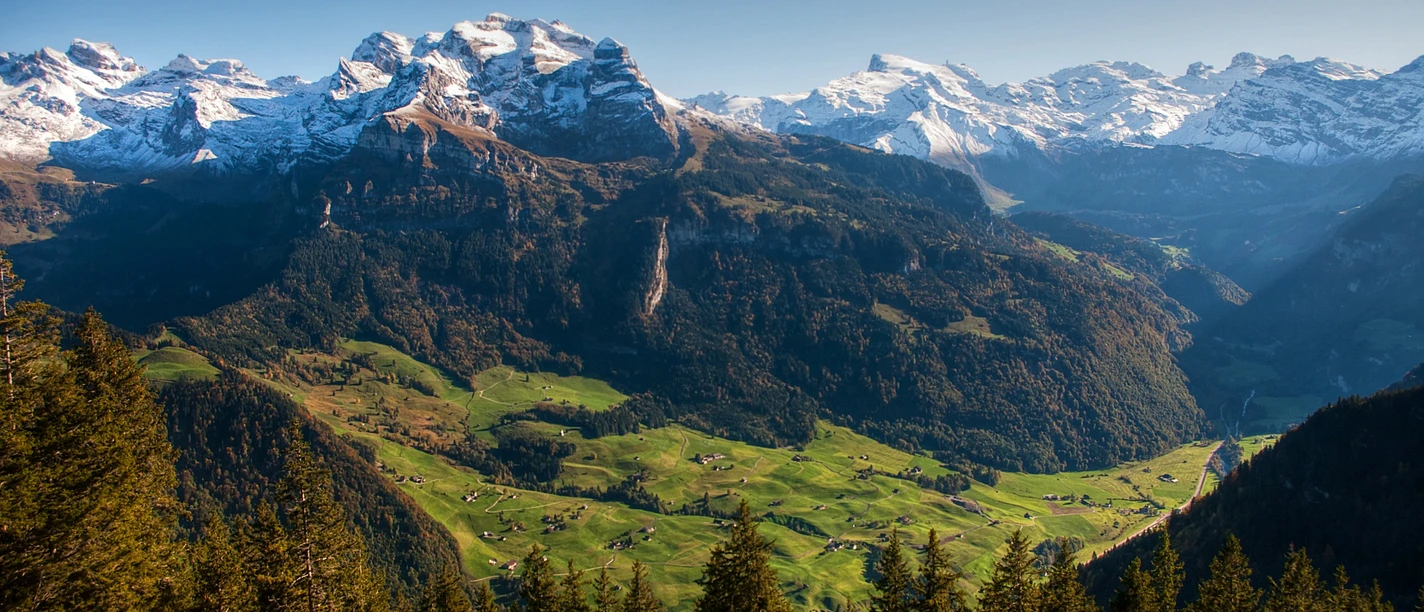 Aussicht von der Gummenalp auf die Bergwelt.