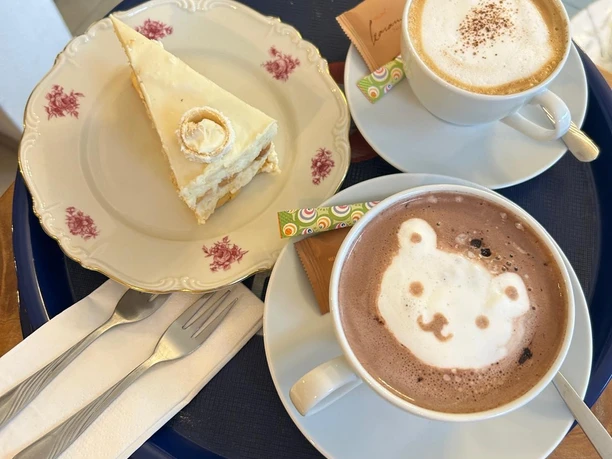 gedeckter Tisch_café moena.jpg