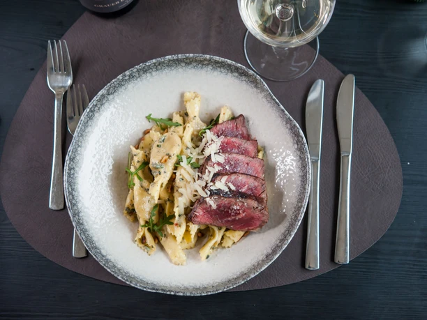 Spezialitäten vom Holzkohle-Grill