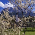 Katholische Kirche im Frühling