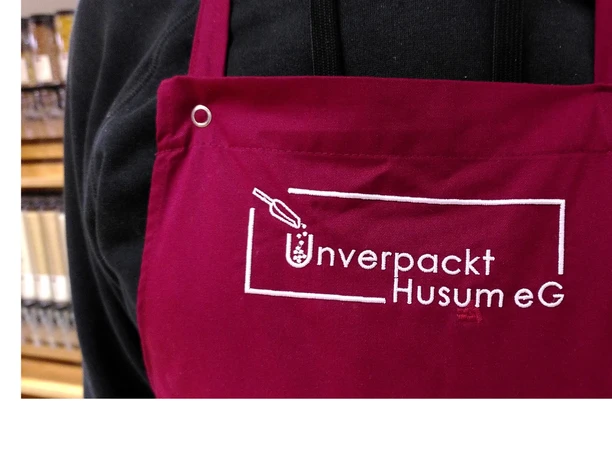 mit Logo bestickte Schürze
